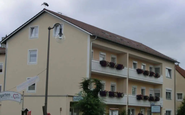 Pension Eichschmid / Röll´n Biergarten