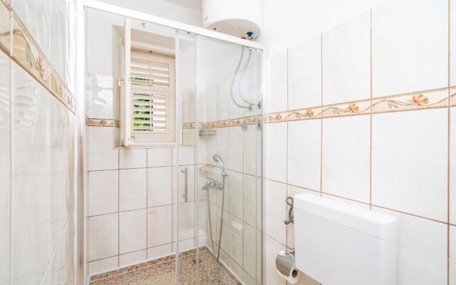 Apartments & Rooms Mara & Petrunjela