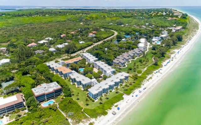 Island Beach Club 230D