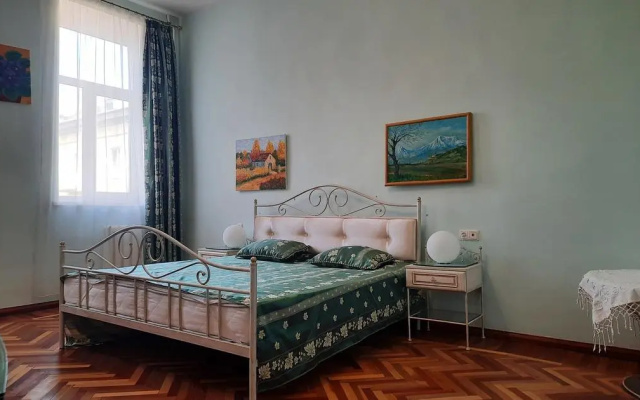 Sutki Rent (Сутки Рент) в доме Штрауха