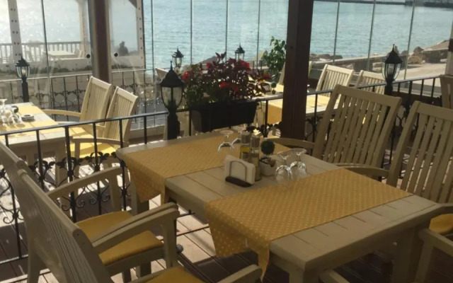 White House Family Hotel