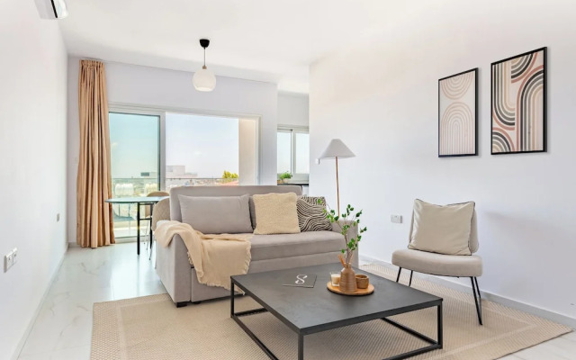 Sanders Cruise - Lovely 1-bdr Apt With Balcony