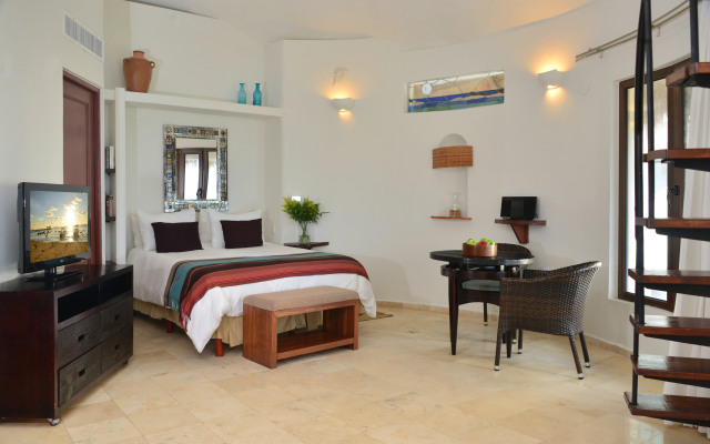 Playa Palms Beach Hotel