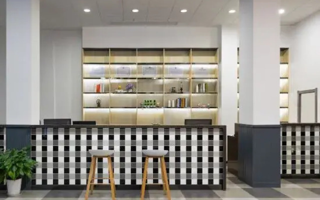 Campanile Hotel(Wuhan Huanghelou,Fuxing Road Metro Station)