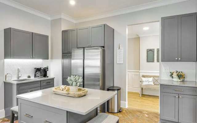 Lebanon Retreat: Decks, Fire Pit & Yard