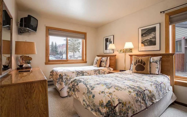 West Condominiums - W3301