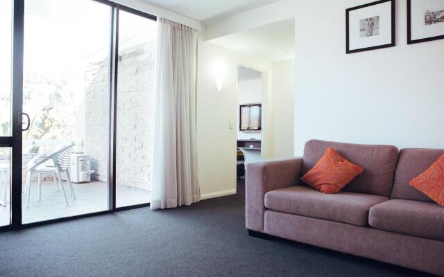 Holiday Inn Warwick Farm by IHG