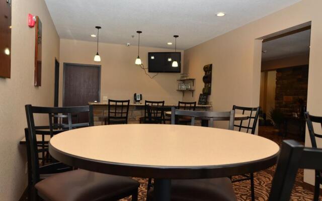 Cobblestone Inn & Suites - Clarion