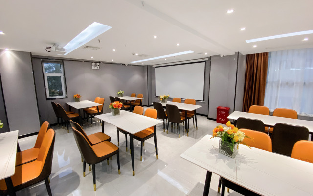 GreenTree Inn Express Hotel((Hebi East Station Store)