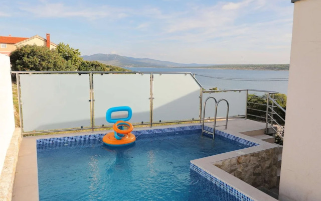 Modern Apartment With Private Pool in Maslenica