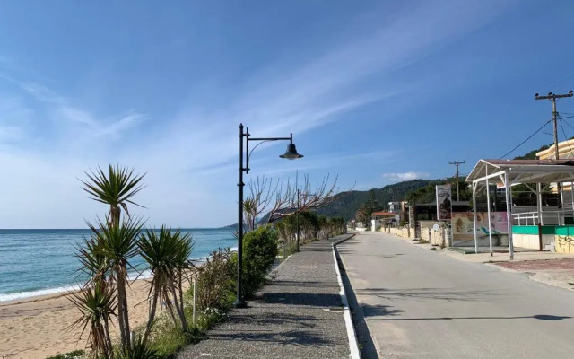 Elia Beach Apartments Vrachos