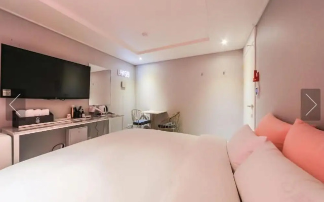 Hotel Momo Juice