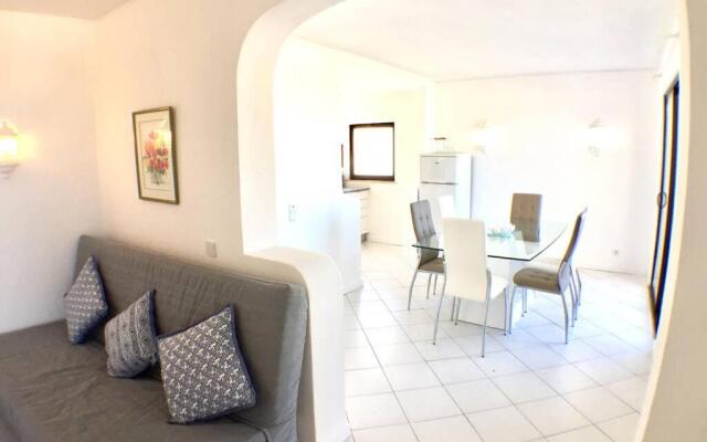 Bellavista Avenida Pool and city center