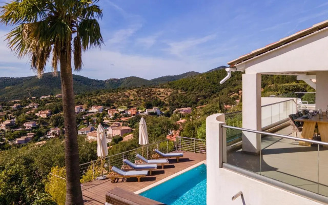 Ferienhaus Petites Maures, Meerblick und eigener Pool