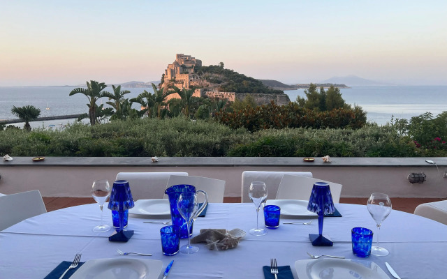 Villa To Ischia With Love
