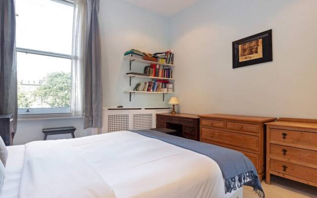 Gorgeous 1 Bedroom in Earl's Court With Vintage Furniture