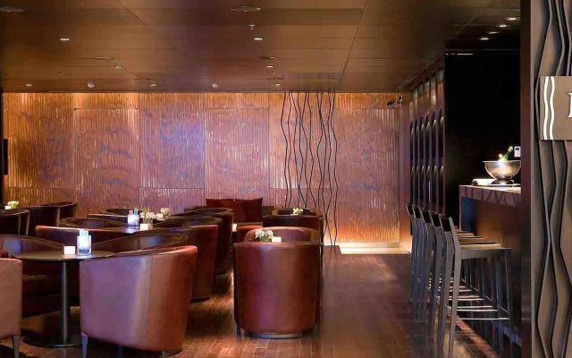 Pullman Rosario City Center Hotel