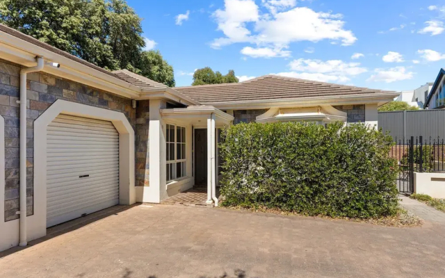 Quiet 2-bed Retreat With Private Courtyard