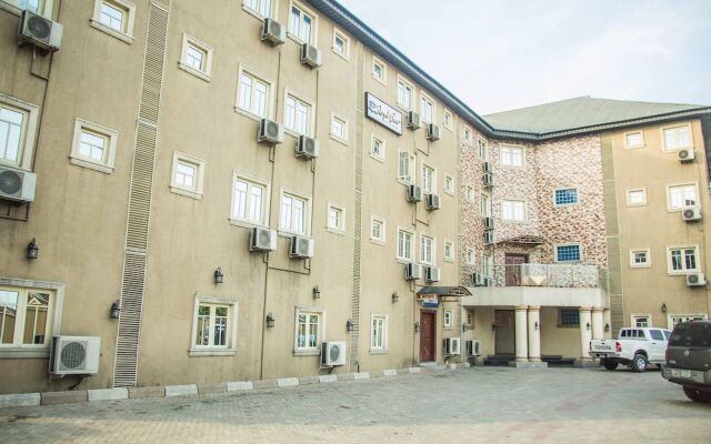 Royal Crest Hotel & Suites