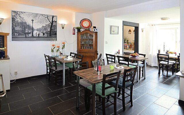 Snug Holiday Home With Storage, Roof Terrace, Private Garden