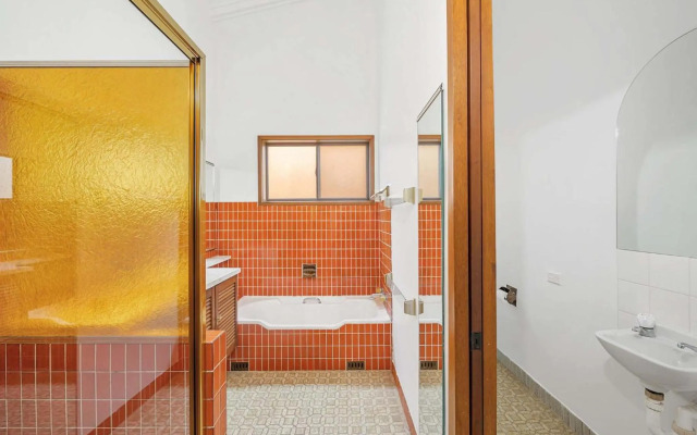 CLOUD NINE Gerringong 4pm Check Out Sundays except Peak season