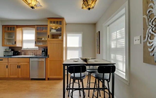 5 Mi to Downtown: Royal Oak Bungalow!