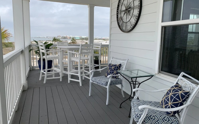 Sunset View 4 Bedroom Home by RedAwning