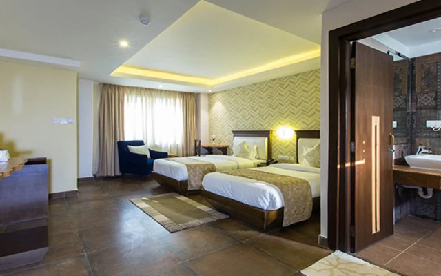 Teeka's Holiday Inn