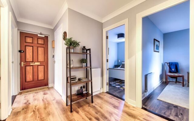 Beautifully Presented Flat, Close To City Centre