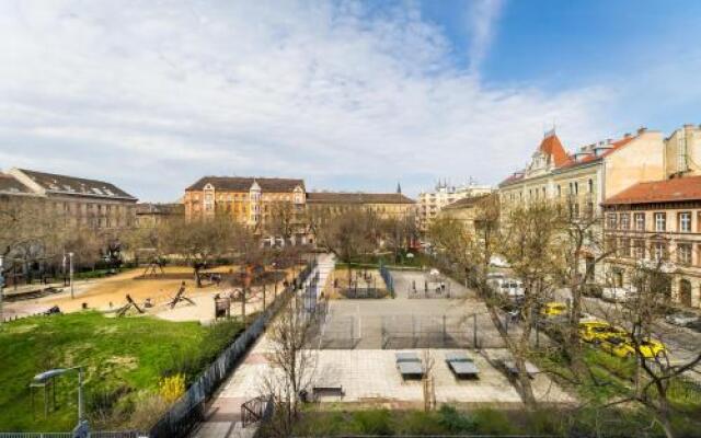 Park View Apartment with Sauna, A/C