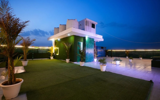 Fabhotel Tanvi Premium
