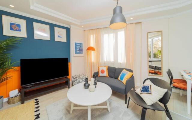 Vibrant and Central Apartment in Muratpasa