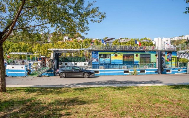 Studio Peniche au coeur de Lyon pour 2 personnes, insolite et calme