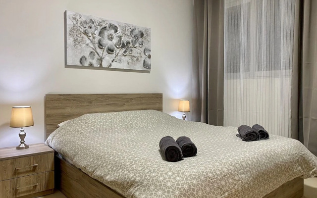 Centric and Modern Penthouse Close to Amenities