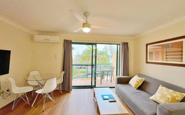 Karana Palms Self Contained Apartments