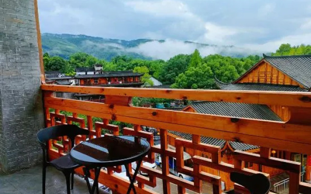 Menghui Furong Designer Hotel (Furongzhen Waterfall Branch)