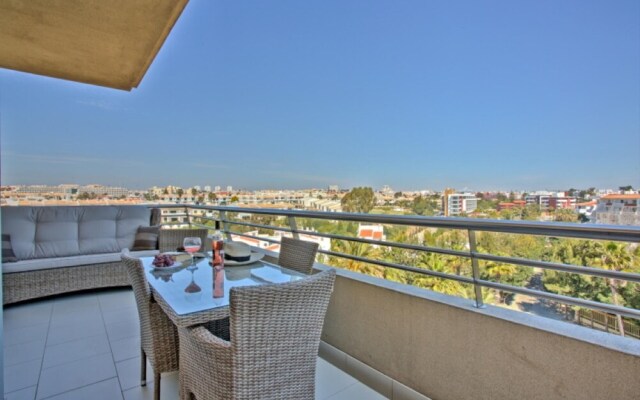 Inviting 1-bed Beach Apartment in Albufeira