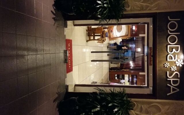 Fnf Service Suite at Times Square