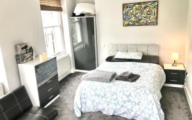 Camden Large 2 Bedroom Flat Guest House