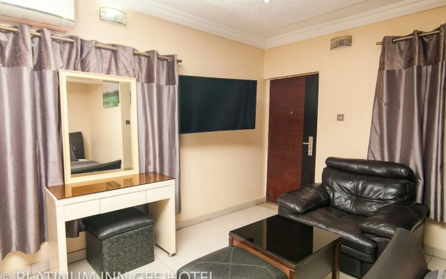 Platinum Inn Gee Hotel