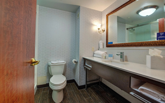 Hampton Inn & Suites By Hilton Rockville Centre