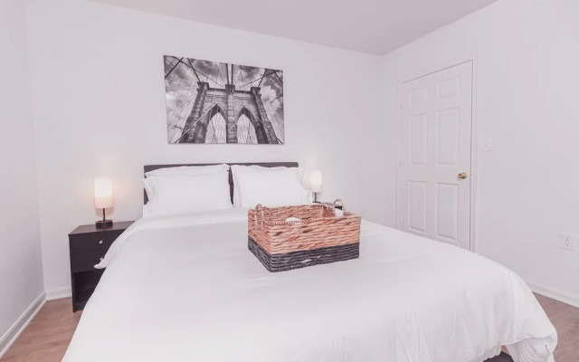 VA - Avalon - Apt 302