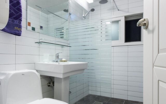 Oh Blue Guesthouse - Hostel