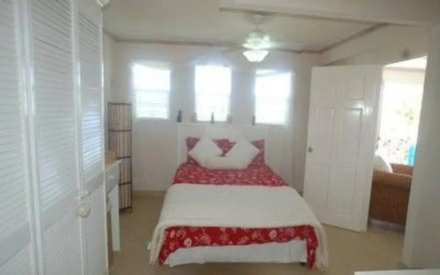 Beautiful Apartment Across The Road From The Beach