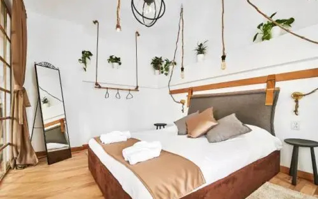 Attic Downtown by CityLife Suites