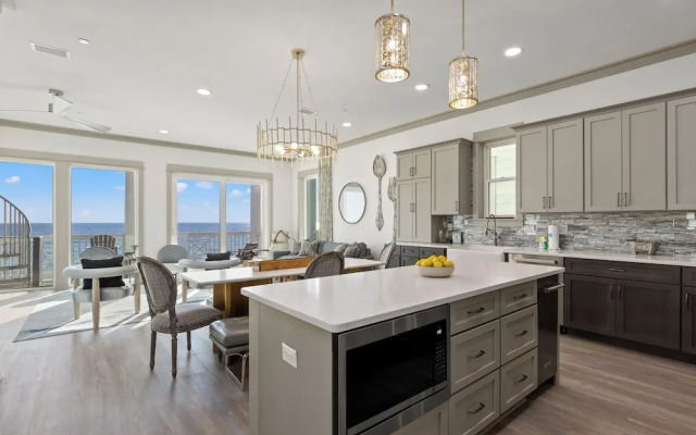 Pineapple Paradise! 6BR 7BA Beachfront House! Private Pool! Grill! Sleeps 16!