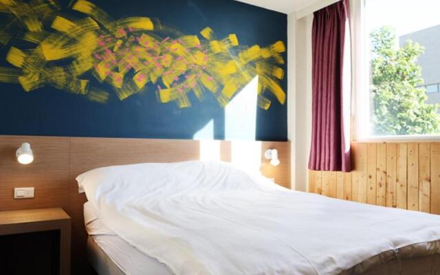 Breeze and Waves Hostel