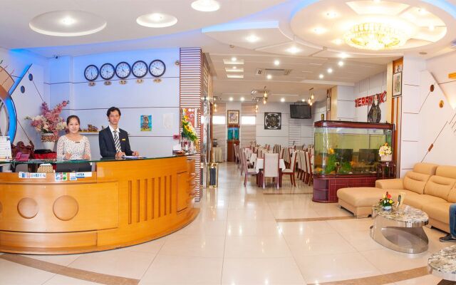 Kin Hotel Ly Tu Trong
