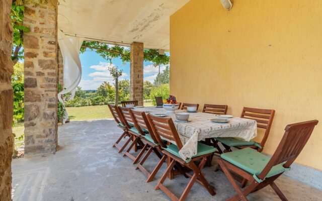 Exotic Villa in Sinalunga With Swimming Pool