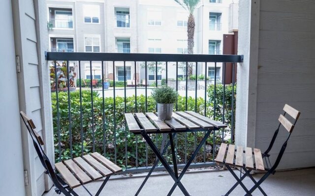 Relaxing & Stylish Home Parking Very Safe Area